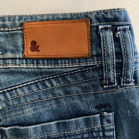 H&M Low Rise Flary Dark Wash Denim Jeans - Picture 6 of 8